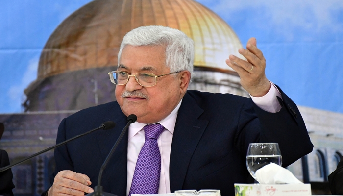 خبير إسرائيلي: الرئيس عباس يلعب بالنار

