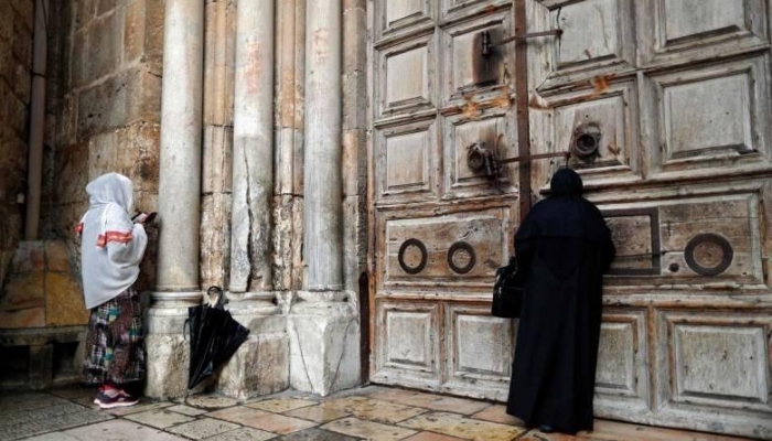 كنيسة القيامة تتراجع عن فتح أبوابها