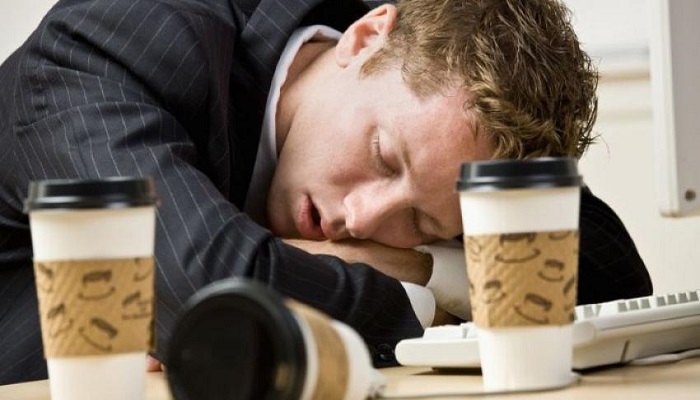 لماذا يشعر بعض الأشخاص بالتعب بعد شرب القهوة ؟