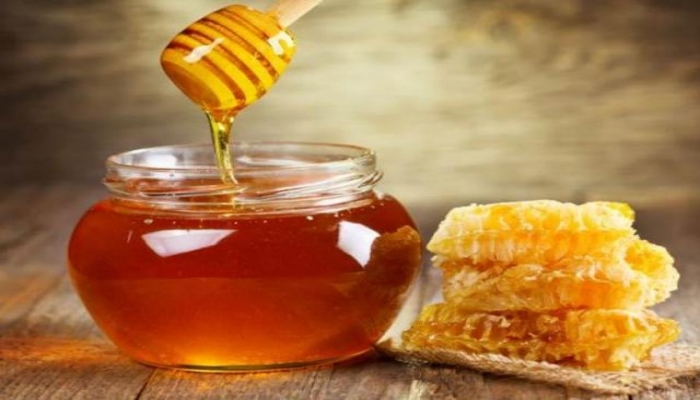 أشهر 12 طريقة عالمية للكشف عن العسل المزيف
