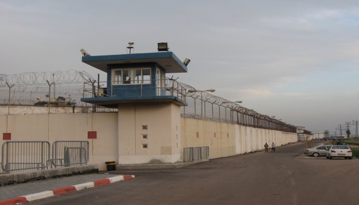 إغلاق سجن “ريمون” ومنع الزيارات بعد الإعلان عن إصابة سجانين بكورونا
