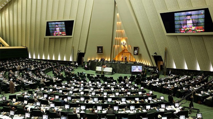 رئيس البرلمان الإيراني يرد على ترامب بآية قرآنية من سورة محمد

