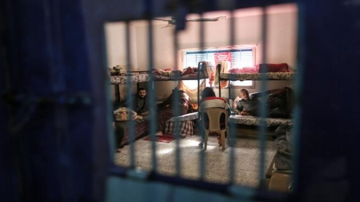 مركز فلسطين: خطر الموت يهدد الأسرى المرضى نتيجة كورونا

