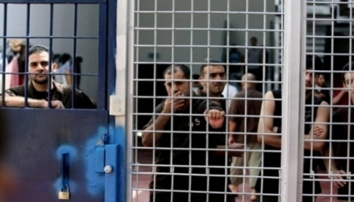 محكمة إسرائيلية تقرّ مصادرة راتب أحد الأسرى الفلسطينيين

