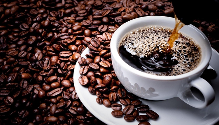 علماء بريطانيون يكشفون الرابط بين شرب القهوة والوزن
