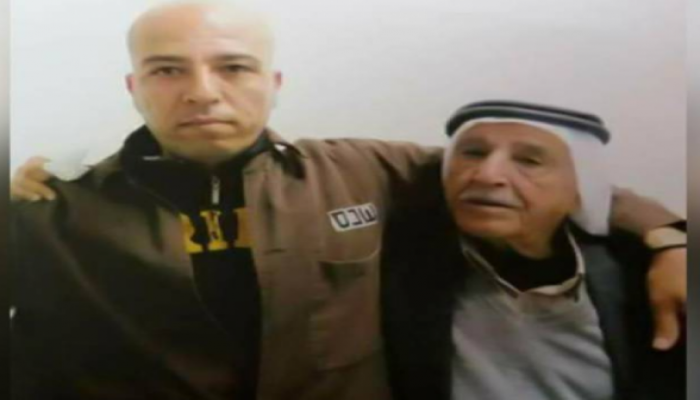 الاحتلال يعزل الأسير عمر خنفر في سجن النقب
