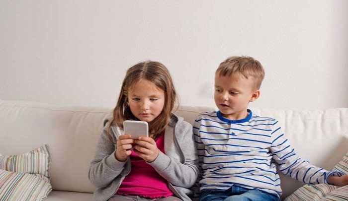 دراسة جديدة: 65 بالمئة من الأطفال أصبحوا مدمنين على الأجهزة الإلكترونية
