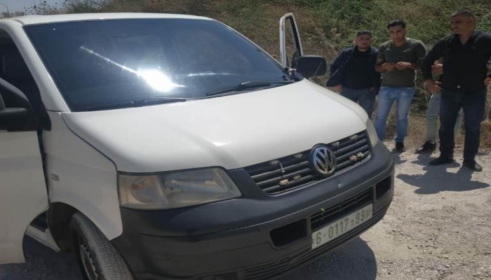الاحتلال يحتجز 4 من ضباط شرطة المباحث على حاجز حوارة جنوب نابلس
