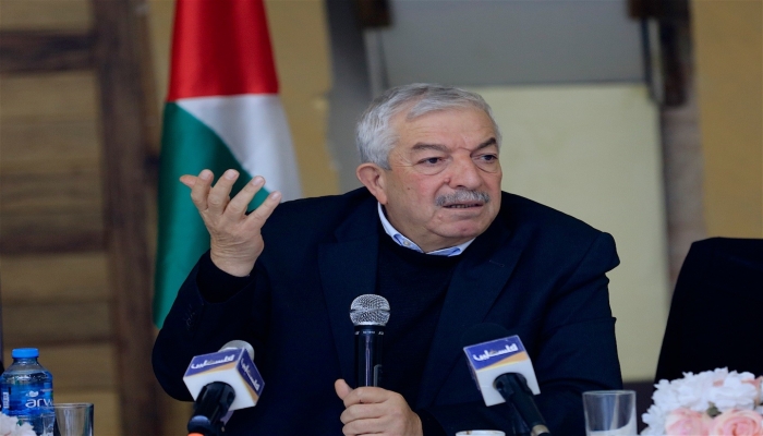 العالول يُعقب على إمكانية عقد لقاء بين الرئيس عباس وهنية
