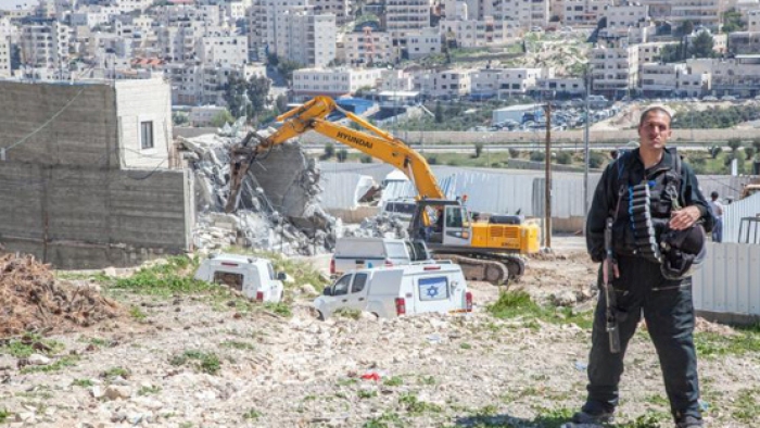 الاحتلال يهدم بركسا قيد الانشاء شرق بيت لحم 
