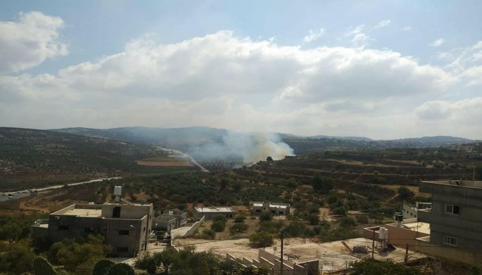 مستوطنون يضرمون النار بحقول زراعية جنوب غرب نابلس
