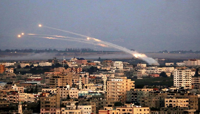 يديعوت: اليوم سيكون حاسما بخصوص التصعيد أو الهدوء في غزة 

