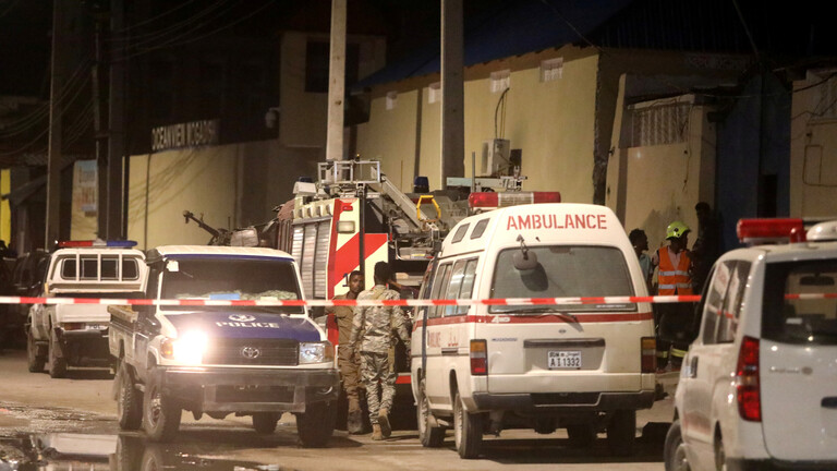 مقتل 15 شخصا بهجوم لحركة الشباب على فندق فخم في مقديشو
