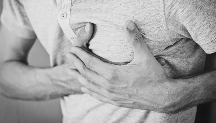 أهمها أمراض القلب... الشيب وإشارات مفاجئة تنذر بمخاطر صحية