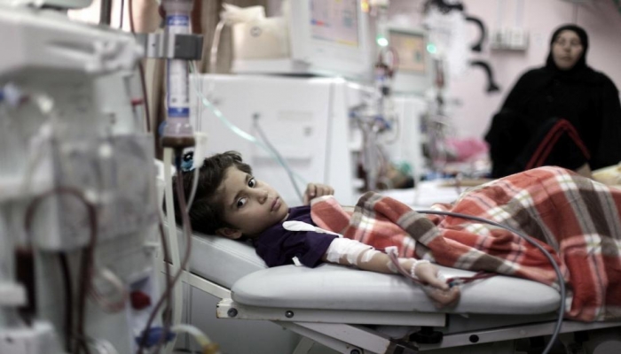 المركز الفلسطيني لحقوق الانسان يحذر من انهيار القطاع الصحي وتوقف تقديم الخدمات الطبية في غزة

