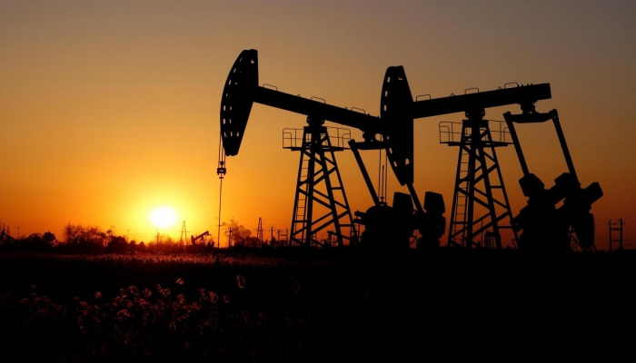 النفط يهبط وسط مخاوف من زيادة في المعروض
