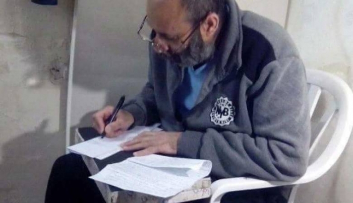 الأسير أبو عرام يعلق إضرابه عن الطعام
