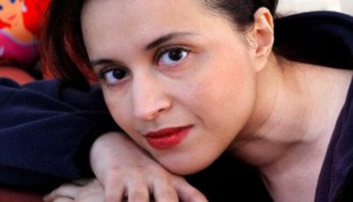 بعد تلقيها العديد من التهديدات بالقتل.. انتحار كاتبة مغربية مشهورة
