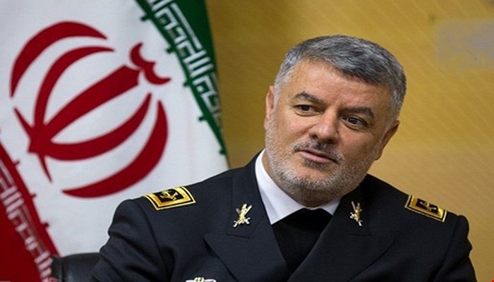 إيران تكشف عن صاروخ