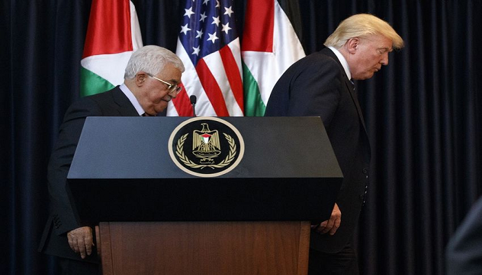 كتاب جديد يكشف كيف هاجم ترامب الرئيس عباس خلال لقائهما في بيت لحم 

