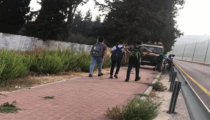 الاحتلال يعيق وصول طلبة اللبن الشرقية إلى مدارسهم
