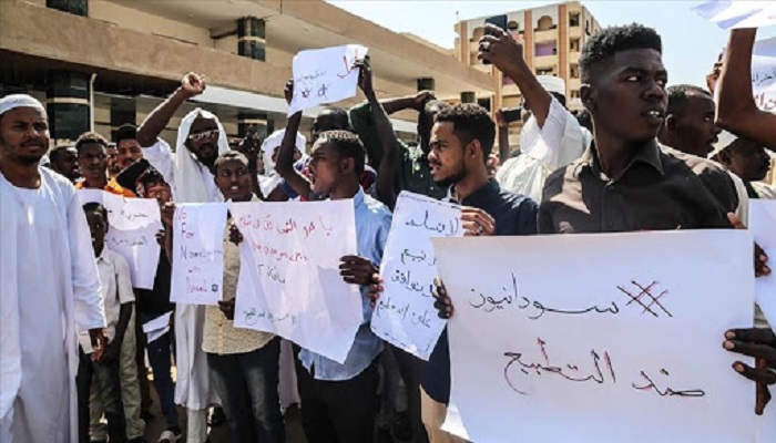 ضغوط إماراتية سعودية على السودان لتطبيع العلاقات مع إسرائيل 