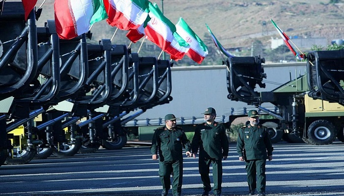 الحرس الثوري الإيراني يكشف عن إجراء اتصال مع حاملة طائرات أمريكية في الخليج
