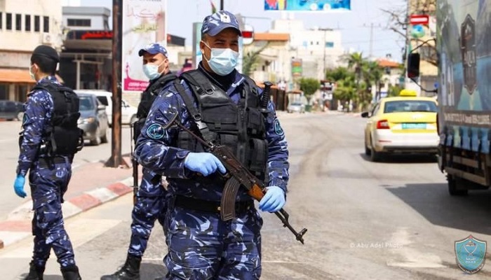 الشرطة تغلق مجمعا تجاريا وسط جنين بسبب كورونا