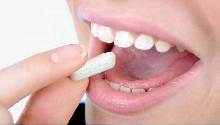 متى يكون مضغ اللبان مفيدا أو ضارا
