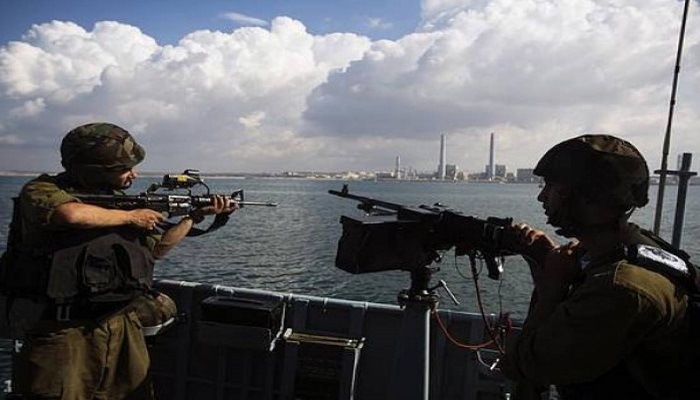 الاحتلال يستهدف الصيادين في مدينة غزة ويتوغل في أراضي الموطنين
