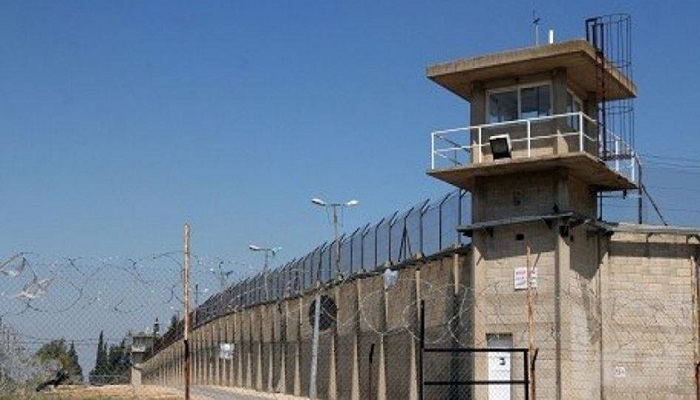 إدارة سجون الاحتلال تغلق معتقل ريمون بالكامل بسبب انتشار كورونا
