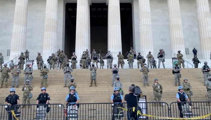 إجراءات أمنية غير مسبوقة في الولايات المتحدة تحسبا لمظاهرات مسلحة

