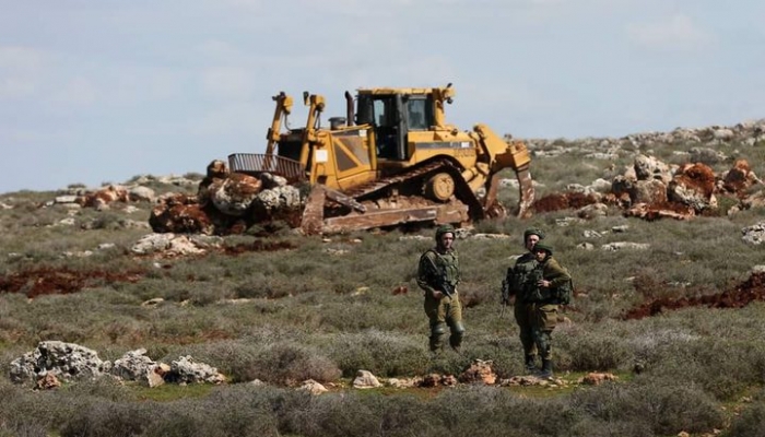 الاحتلال يجرف أراضي جنوب بيت لحم

