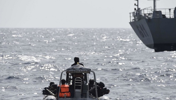 تركيا تسعى لإنقاذ طاقم سفينة هاجمها قراصنة

