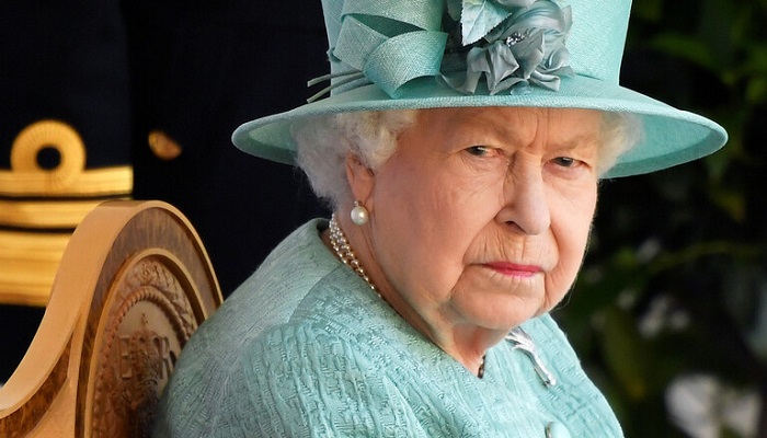 6 ممارسات عادية للغاية في حياتنا لم تفعلها الملكة إليزابيث الثانية قط
