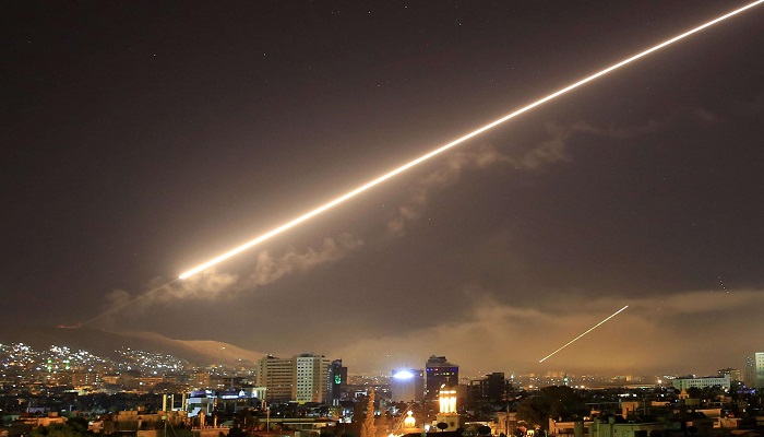 الدفاعات الجوية السورية تتصدى لصواريخ إسرائيلية جنوب البلاد
