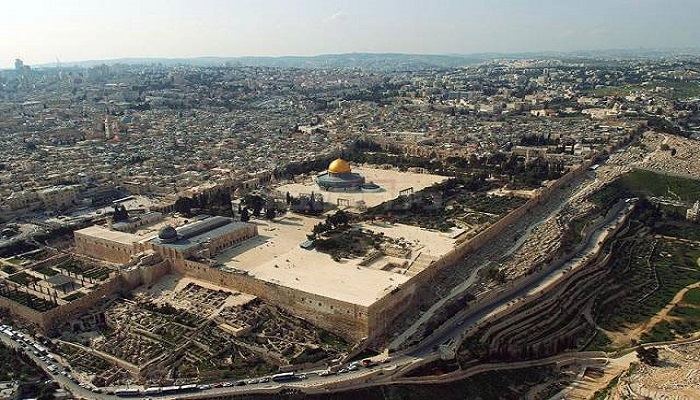 مركز القدس يحذر من
