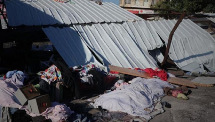 بلدية نابلس تهدم سوق البالة 

