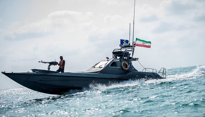 البحرية الإيرانية تعلن مصادرتها سفينة أجنبية في الخليج تهرب السولار