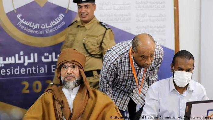 سيف الإسلام القذافي يوجه رسالة بخط يده إلى الشعب الليبي بعد استبعاده
