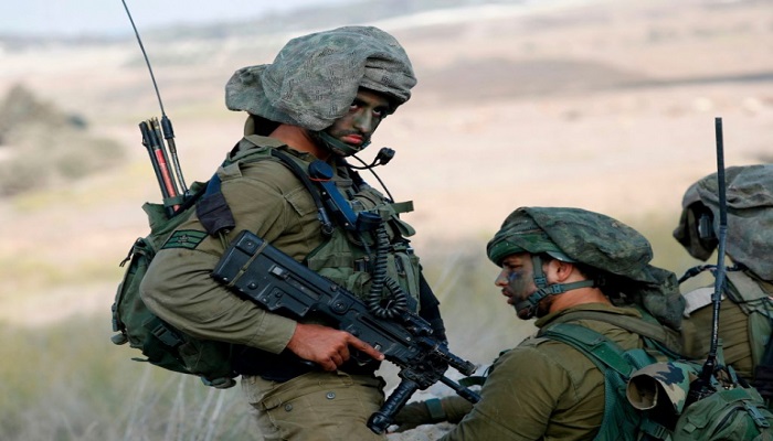 قناة عبرية: جندي إسرائيلي أصاب نفسه وزعم أنه تعرض لمحاولة خطف سلاح