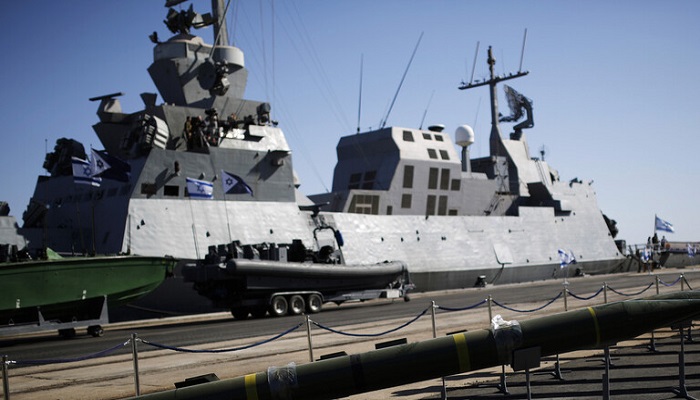 سفينة حربية إسرائيلية تطلق النار على جسم مشبوه في البحر الأحمر


