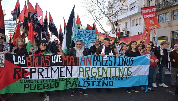 في خطوة رمزية للتضامن مع شعبنا: أرجنتينيون يصطفون أمام سفارة فلسطين لطلب الجنسية 