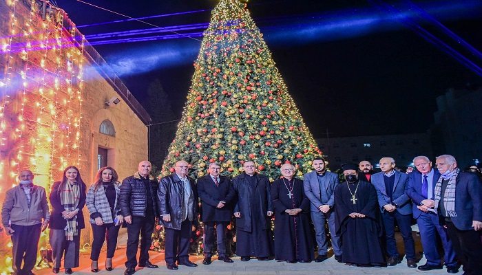 بنك القاهرة عمان يشارك في اضاءة شجرة الميلاد ودعم البازار الميلادي لرعية العائلة المقدسة في رام الله