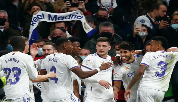 ريال مدريد يعلن عن 5 حالات كورونا جديدة بين صفوفه ويوقف التدريبات
