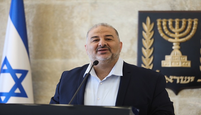 منصور عباس يرفض انتقاد عنف المستوطنين

