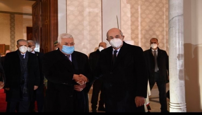الرئيس عباس يصل الجزائر في زيارة رسمية
