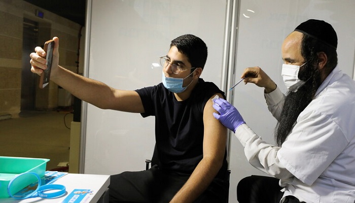 الصحة الإسرائيلية: 50% من الإسرائيليين تلقوا الجرعة الأولى من لقاح كورونا
