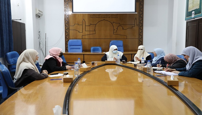 المجلس التشريعي ووزارة المرأة يناقشان تنظيم أحكام خاصة بالخلع

