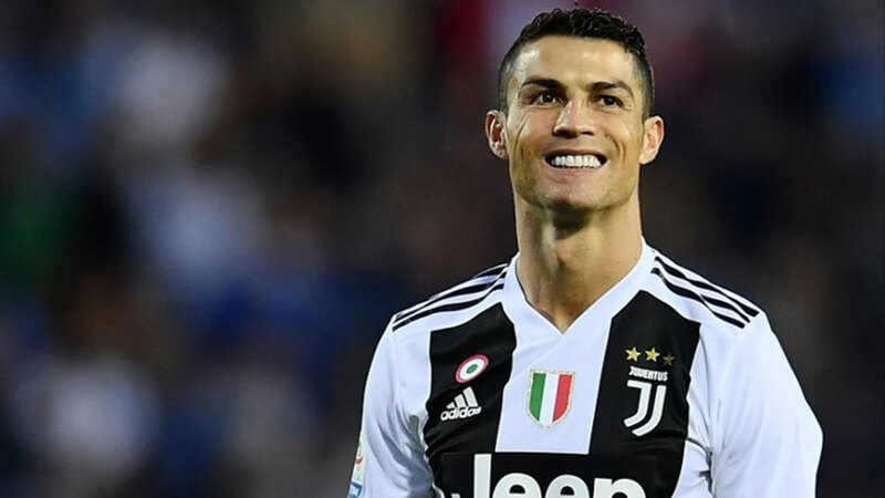ريال مدريد يفتح أبوابه لرونالدو.. وعائق واحد يهدد الصفقة
